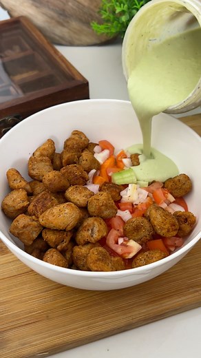 High Protein Soya Salad in 5 mins | Husband बोले ऐसा सलाद हो तो रोज खाऊंगा | Zero Oil Mayonnaise Ingredients: Soya Chunks - 3/4 cup Cucumber Carrot Onion Tomato Paneer Curd Honey Salt Black Pepper Green Chutney Lemon Juice Black Salt Products That I Use / Recommend Kitchen & Houseware https://amzn.to/30BUc64 Kitchen & Dining https://amzn.to/3nflCbs Gas Stove https://amzn.to/33yHEy8 Kitchen Tools https://amzn.to/30BUvhe Baking Tools https://amzn.to/34xesqq Icing & Piping Tools https://amzn.to/36A