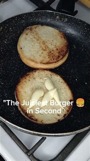 “The Easiest 2-Ingredient Breakfast Burger!”#breakfast #quickrecipe #easyrecipe