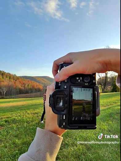 My clients just knew exactly what to do! #couplessession #couplesphotography #couplesphotoshoot #ncphotographer #photographer #couplesportraits