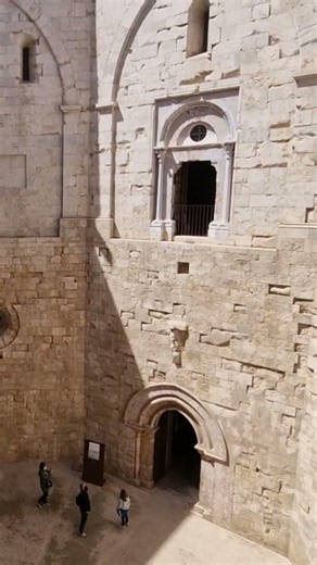 Mysteriöse Mittelalter Burg! 🏰✨ #Shorts #puglia