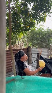 Le echamos el shampoo infinito a la cachaca 😂 | Criollo clip