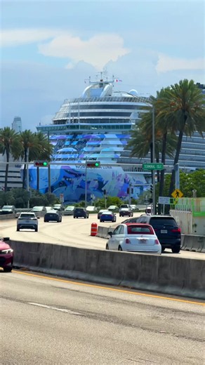 Luna passing Icon at PortMiami: NCL Luna vs Icon of the Seas