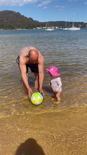 124K views · 2.7K reactions | Beach day 殺 #baby #happy #sunnyday #spring #babyreels #fyp #beach #playtime | Bugis vs bule | Facebook