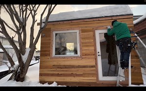 【小屋の外壁DIY】木目でおしゃれな板を貼ってみた｜小屋づくり｜DIY TIMES