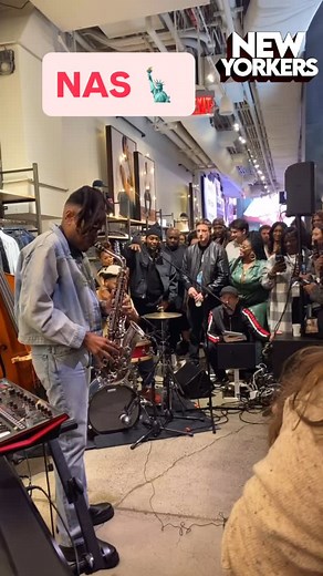 245K views · 352 reactions | Nas enjoying a jazz rendition of NY State of Mind in midtown Manhattan this weekend  @maritolopezthagod | New Yorkers | Facebook