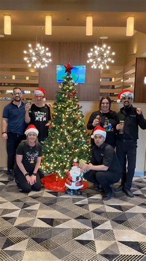 Merry Christmas from the Epping Plaza Hotel family ❤️🌞 Hope your day is full of laughter, long lunches and time with the people who matter most. #EppingPlazaHotel #Bistro #Hotel #Pub #Bar #BarOfMelbourne #MelbourneEats #MelbourneFood #PubFood #Christmas #ChristmasGreetings #MerryChristmas | Epping Plaza Hotel