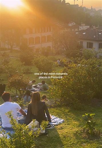 📍 firenze rose garden 🥀 save this spot for your next trip to Florence 🫶🏼 follow for chic European travel guides romantic places worth planning for ✨ #firenze #florence #florenceitaly #romance #goldenhour