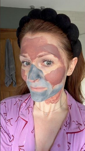 My weekly face mask treatment with cuteness from my two year old too 💙💗