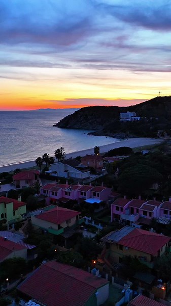 Tramonto a Solanas: Magia di Aprile