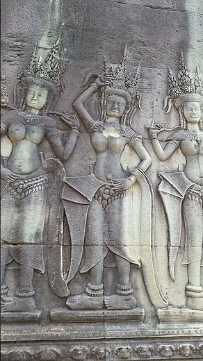 Amazing Carving Apsaras on the Wall of Angkor Wat.