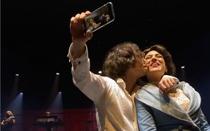 11.2【摇滚红与黑】午场#Côme#正面视角，超高清太正了，小孩还亲了夫人超有爱！【爱情诅咒】加【荣耀向我臣服】