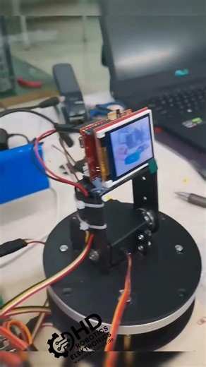 ESP32 camera tracks my hand with servos on TFT. Auto or button control #arduino #esp32 #robotics !!!