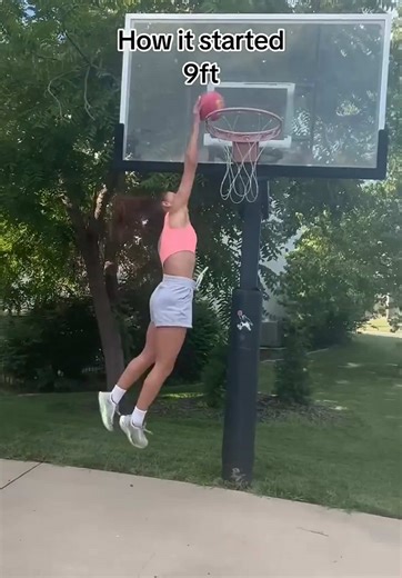 This is mad impressive at 5’7 💯 (kellylmckee //YT) #nba #basketball #sports #fyp #dunk