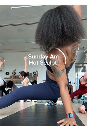 Sunday Hot Sculpt Wearing @437 Instructor: @FRANCESCA Full Workout: @FK BODY | HOME WORKOUTS Studio: @o2life Grip Socks: @Pilabarre Grip Socks #fkbody #heatedpilates #pilates #o2dallas