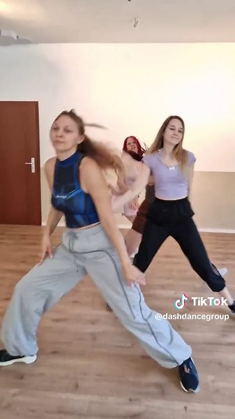 LOCO full dance cover NOW ON YOUTUBE ❗️ Watch now and tell us if you like it 🥰 Link in our bio Highlight Clip: @Anna's K-Pop & @𝓛𝓸𝓾_𝓚𝓒𝓸𝓿𝓮𝓻𝓼 🦊 #LOCO #ITZY #kpop #dancecover #transition