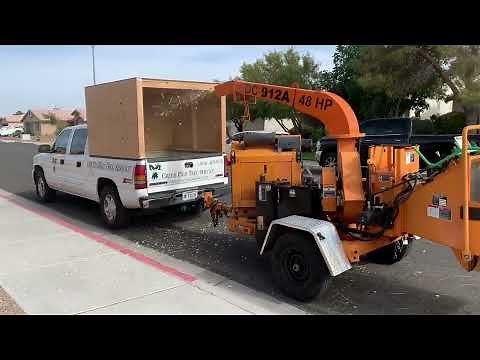 How to Start and Run a Commercial Wood Chipper - 2009 Altec DC912A