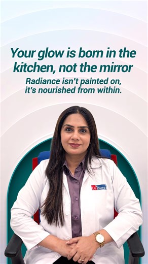 🌿✨ We often blame pollution, skincare products, or even ageing for dull and problematic skin… but what if the real culprit lies on our plate? 🥤🍩🍔 Our skin is the body’s largest organ — and it reflects what we feed it. Too much sugar, fried snacks, and processed foods can trigger breakouts, speed up ageing, and make conditions like eczema and psoriasis harder to manage. This #NutritionWeek, Dr. Vaishali Kamat, Head of Aesthetics at Dr Batra’s®, reminds us that healthy skin begins with healthy