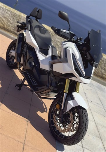 Explora el Honda XADV 2025