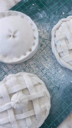 Lou | diy•art•home decor on Instagram: "Clay cracks? No panic, just fix it! 🙌 Here’s how I repair fissures and bring my pieces back to life 🤍"