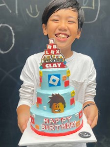 🎉 Introducing: Mini Tier Cakes for Your Mini Me! 🎉 Cute, portable, and party-ready—celebrate anywhere with ease! #KinkCakes #cakeartist #minime #cakedesign #roblox #cars #princess | Kink Cakes