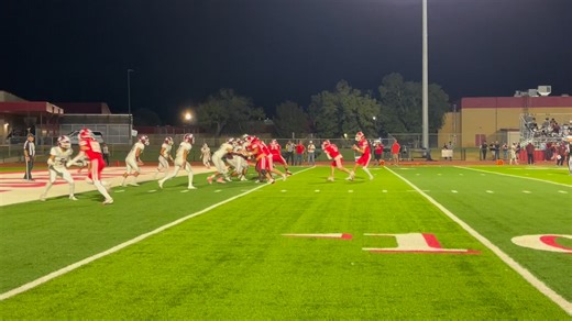 💥Reid Powell catches Burris’ pass in the end zone for a two point conversion! The Indians came out in the third with touchdowns from Mendoza, Burris and Conway. The Indians lead the Aggies 33-6 with 4:45 left in the third quarter Jourdanton Pride | Pleasanton Express