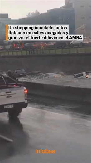 Infobae on Instagram: "El Área Metropolitana de Buenos Aires (AMBA) enfrenta tormentas fuertes, lluvias intensas, ráfagas y ocasional caída de granizo durante la tarde de este martes. El fenómeno, típico de las masas de aire que se combinan con la brisa del río, afecta principalmente al sector oeste de la gran aglomeración urbana, donde las tormentas tienden a moverse poco, con dirección entre oeste-noroeste y este-sureste. 🔗 Leé la nota completa en el link en bio."