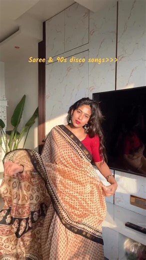JANKI | SAREES on Instagram: "90s ke gaane on loop, saree on point…aur dance parties! . . . . . #90sSongs #SareeLove #RetroVibes #NostalgiaFeels #90sPlaylist #SareeDiaries #EthnicEdit #DesiAesthetic #IndianWear #TimelessFashion #TraditionalMeetsTrendy #SareeMood #JankiStudio"