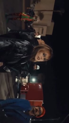 𝙨𝙥𝙖𝙘𝙚 𝙙𝙪𝙙𝙚 | Miley Cyrus - Something Beautiful (BTS) | Instagram