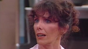 Alice: Season 4 Episode 4 Vera Robs The Cradle