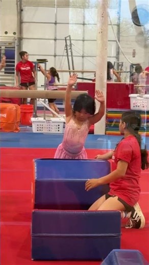 #familyvlog Handstand Forward Roll Practice with Patient Coaching ｜ 倒立前滾翻訓練，教練的耐心陪伴.