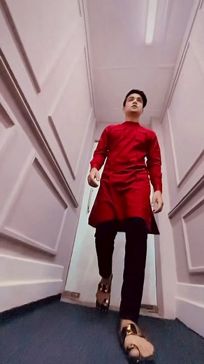 Walking in Slow Motion Through a Corridor