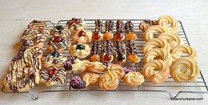 Fursecuri șprițate cu pistolul, cu presa sau cu poșul - rețeta de biscuiți fragezi simpli sau decorați