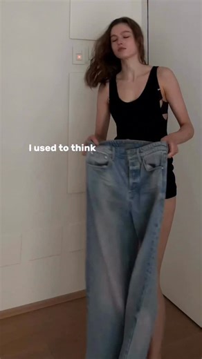 I used to think weight was just math — eat a certain amount, burn a certain amount. But then I noticed something: on some days I eat very little, and my body still holds water, my face looks puffy, my stomach feels bloated. That’s when I started reading more about insulin. Insulin isn’t the enemy — it’s more like a messenger. It helps glucose get into your cells to give you energy. But when your blood sugar is constantly jumping from snacks, syrupy coffees, or “healthy” bars, your body reads it 