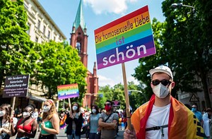 Christopher Street Day in Berlin: CSD-Demonstrationen mit Tausenden Teilnehmern