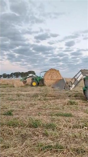 Farmers Always Find a Way 🚜 #tractor #farming #agriculture #johndeere