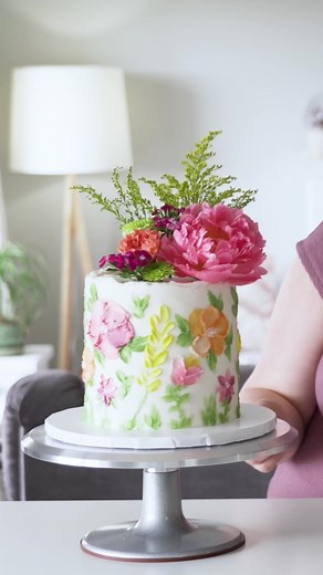 Creating Stunning Buttercream Flowers by The Icing Artist