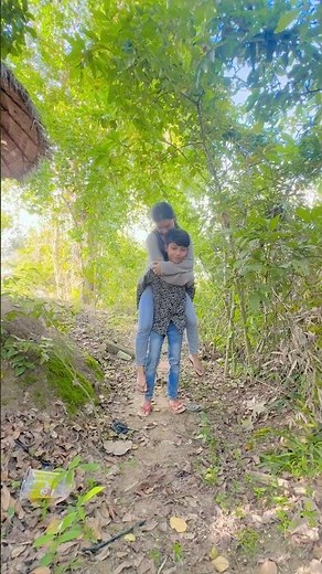 Lift Hug So Sweet 💞 | Cute Couple Moments Full of Love #SweetLove #CuteCouple #LovelyMoments