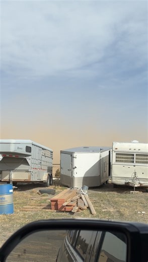 Was another breezy day in the neighborhood today. Wobble wobble will it go?! #wyomingwind #windyaf #wyHOMing #trailer #sendhelp