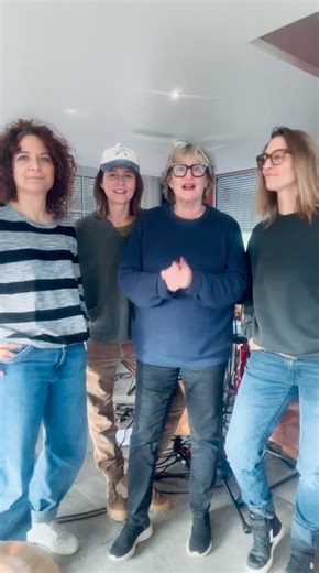 🔥Rendez-vous en Janvier pour des concerts avec DIVINE REBELS ! 9 Janvier à Soignies: https://centreculturelsoignies.be/event/bj-scott-friends/ 10 Janvier à Seraing: https://www.centrecultureldeseraing.be/evenements/beverly-jo-scott-presente-divine-rebels/ 11 Janvier à Bruxelles: https://whalll.be/evenement/bj-scott/ See you there! 🤩 Pur-Sang Gaelle Mievis Claire Joseph (Officiel) SKYE (officiel) Centre Culturel de Soignies Centre Culturel de Seraing WHalll Centre Culturel de Woluwe-Saint-Pierr