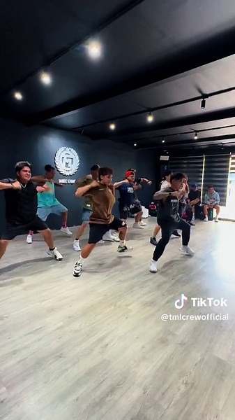 Energetic Reggaeton Dance by TML Crew