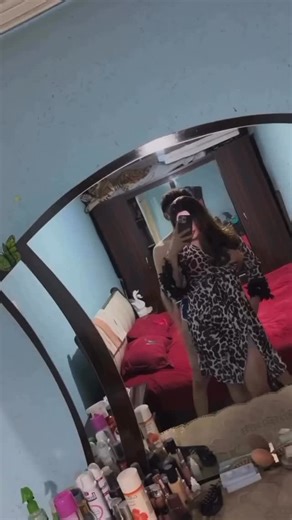 rolesu on Instagram‎: "در سواحل انزونزی ماهیگیری موجودی را در ساحل کشف کرد که محلی ها آن را ماهی زامبی نامیدند. جالب اینجاست که این ماهی كاملا فاقد اندامهای داخلی است اما همچنان حرکت میکند و حتی شنا میکند که سوال واقعی و منطقی را به وجود می آورد چگونه چنین چیزی ممکن است؟ زیست شناسان میگویند احتمالا درون این ماهی انگلهایی وجود دارد که قادرند حرکات آن را حتی پس از مرگ کنترل کنند اما این پدیده به ندرت در حشرات دیده میشود و در ماهی ها برای اولین بار است و اگر این گونه ای ناشناخته برای علم باشد که می