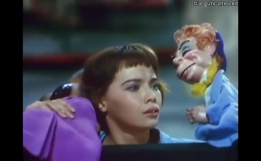 Heute ist der 90. Geburtstag der französischen Schauspielerin und Tänzerin Leslie Caron (eigentlich Leslie Claire Margaret Caron). Liebe Leslie, wir gratulieren Dir recht herzlich zum Geburtstag und wünschen Dir für Dein neues Lebensjahr alles Gute.