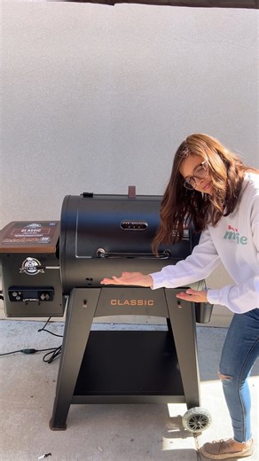 Getting to know the ✨Pit Boss Classic Onyx Edition✨ Here's why you need the Classic in your backyard this spring: 🔥 Open Flame Searing ✅18 lb Hopper Capacity 🌡 5° Increment Settings 😎 Sleek New Design ↔ 746 sq in of Cooking Space ⭐ Porcelain-Coated Steel Racks Find the Pit Boss Classic and the rest of the Onyx Edition lineup of Pellet Grills and Smokers exclusively at your local Walmart! What are you waiting for 🤔 #pitbossgrills #PBatWalmart #pelletgrill #grilling #bbq | Pit Boss Grills