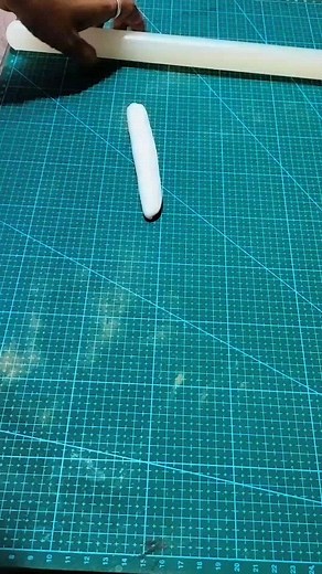 39 reactions | Fondant tutorial -How to write name on fondant #fondant#fondantdecoration #fondanttoppers #fondantcakes #fondantcake #themecake #cakesofinstagram #cakeworld #cakedesign #cakegram #whippingcreamcake #themecake #reelsinstagram #reelsvideo #reels #reelitfeelit | Aarna Foodie House | Facebook