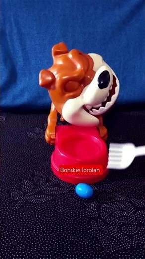 MAD DOG WITH M&M BLUE CANDY #ASMR#asmrvideo #satisfying #shortvideo