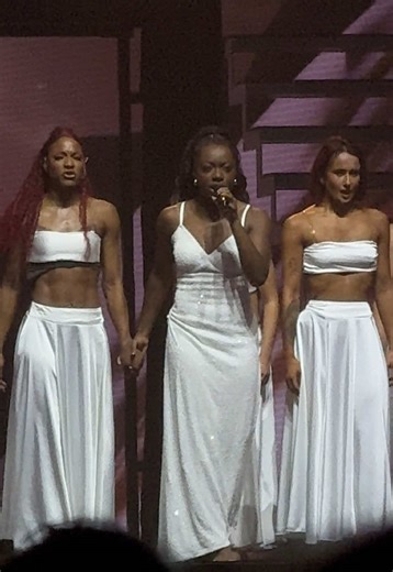 Stand Up les Frissonsss: Un Concert Inoubliable