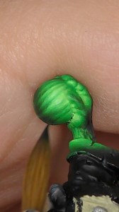 I’ve just uploaded on my patreon a new video tutorial about painting green fluorescent globe with OSL effect. The model is an old Skaven Globadier miniature that I started painting some time ago. I hope you like how it looks 🙂 #warhammer #warhammerageofsigmar #warhammercommunity | Flameon Miniatures