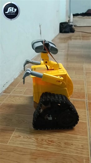 ကိုယ်တိုင် ဖန်တီးတည်ဆောက်ထားတဲ့ WALL-E Robot . Arduino, Ultrasonic sensor တွေအသုံးပြုထားပြီး အတားအစီးတွေရှောင်ကာ သွားလာနိုင်အောင် Program ရေးထားပါတယ် . #sibcreative #3dprinting #3dprinter #arduino #diy #WALLE #robot | SIB Creative