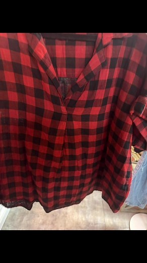 Today is the day!! Color War 3- red & black vs. orange & blue! We wear red & black around here, but we do have a few things for those that don’t!! Stop in today to save 25% off all game day, and just for fun to kick off a new month as we wrap up our birthday fun & prepare for holiday set up, 10% off everything storewide! Come see us, here until 4!! #saltandlightconsignment #shoplocal #SupportSmallBusiness #GoDawgs | Salt.light.consignments | Facebook