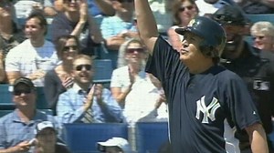 Billy Crystal fouls off pitch